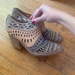 Jeffrey Campbell booties❤️💋